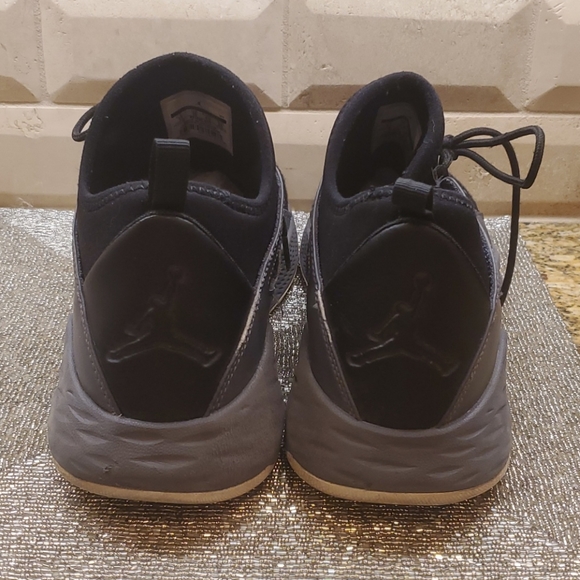 SOLD!! JORDAN Formula 23 Dark Gray - Size 11 - Picture 7 of 10